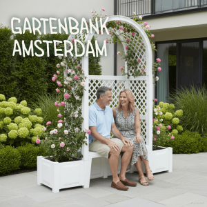 Weiße Gartenbank Amsterdam mit integriertem Rosenbogen, seitlichen Pflanzkästen und blühenden Kletterrosen vor modernem Haus, zwei Personen sitzen auf der Bank.